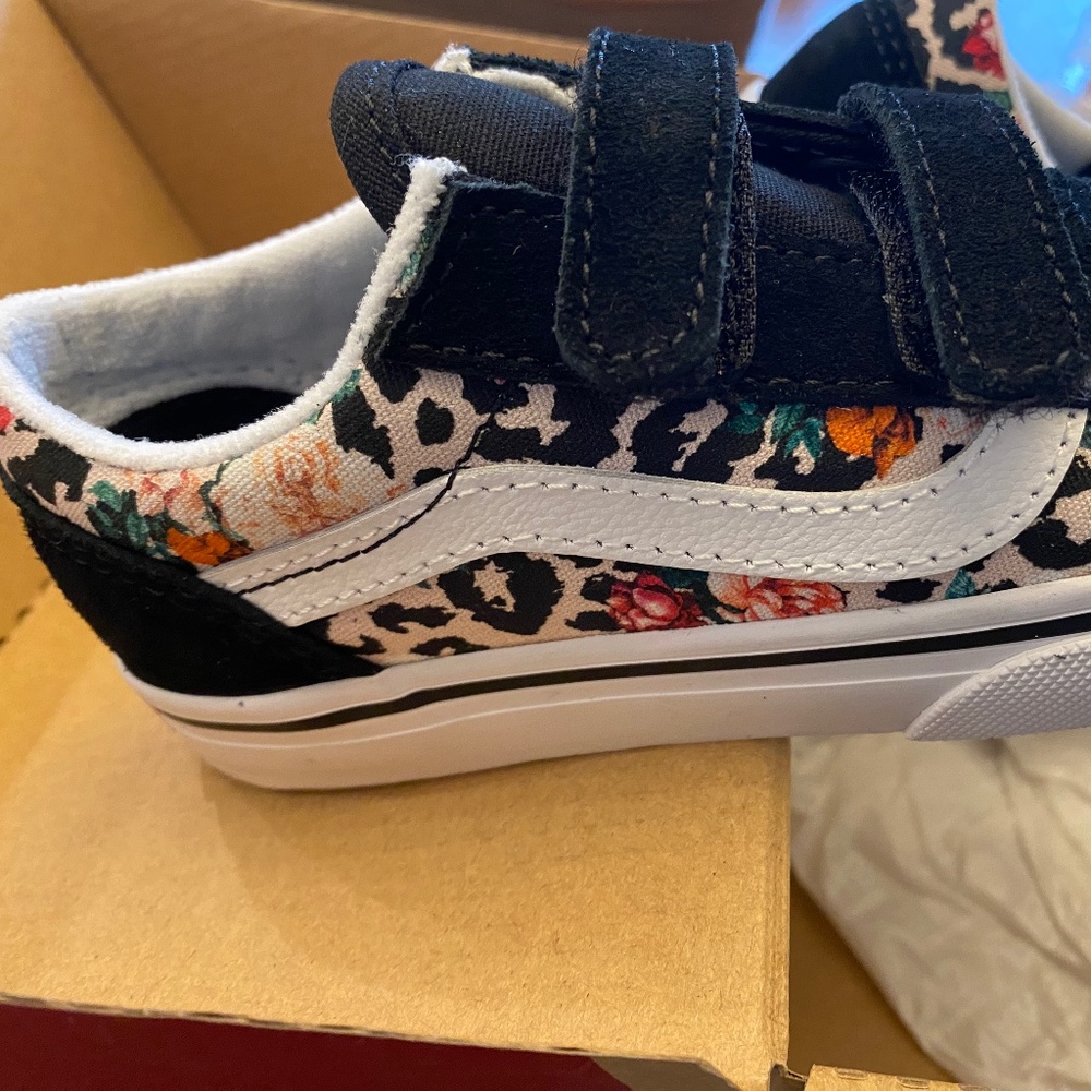 Vans Old Skool V kids slip-ons in leopard floral print - size 9T - NWT